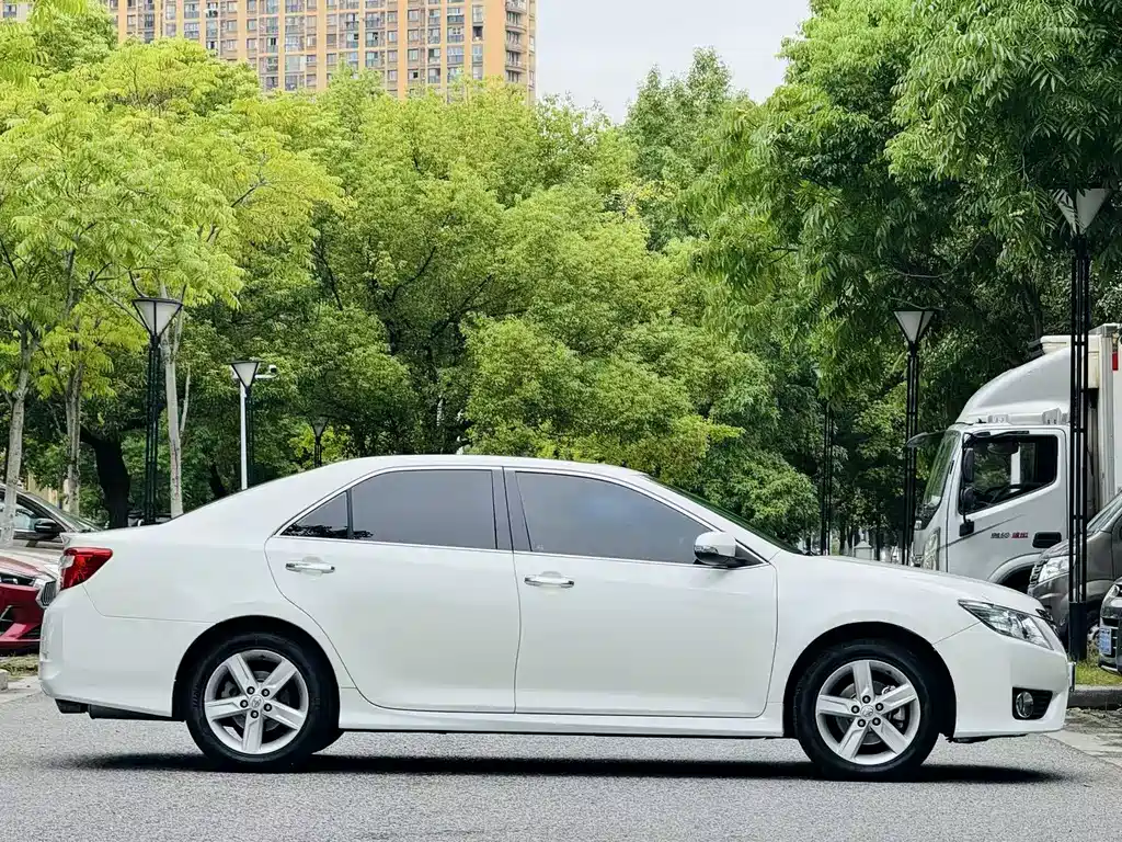 Toyota Camry — миниатюра 7