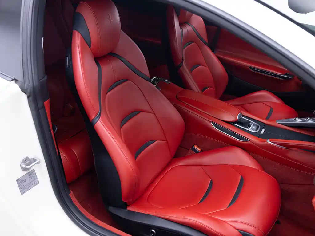Ferrari GTC4Lusso - фото 13