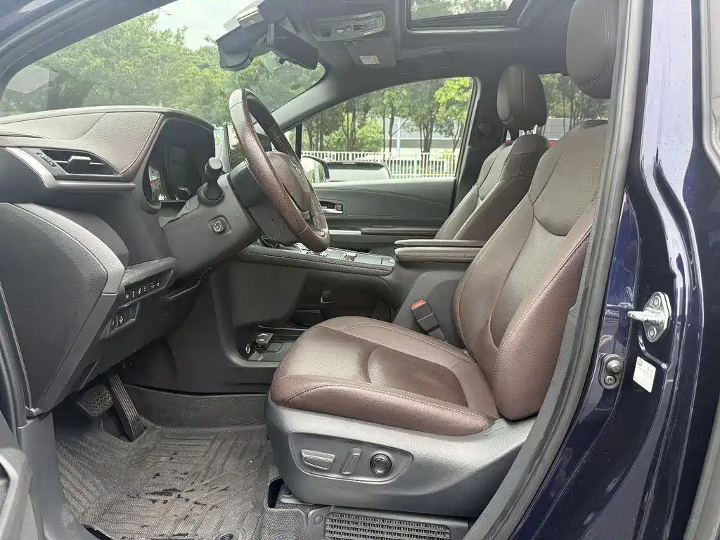 Toyota Sienna — миниатюра 14