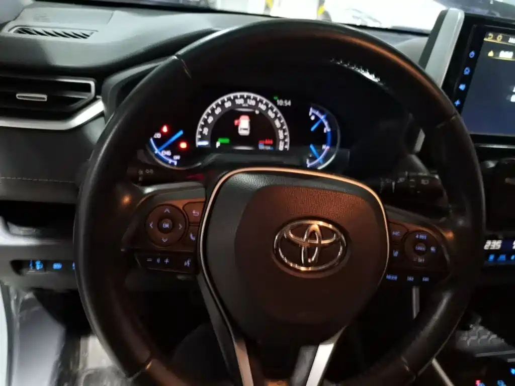 Toyota RAV4 — миниатюра 11