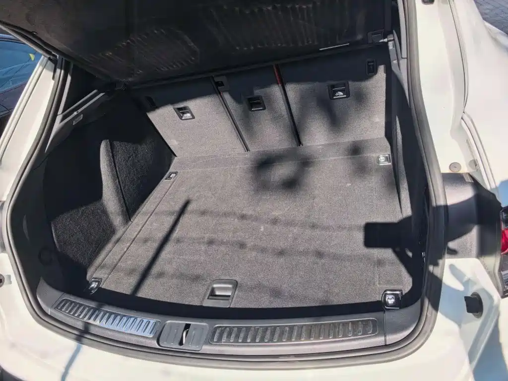 Porsche Macan — миниатюра 10