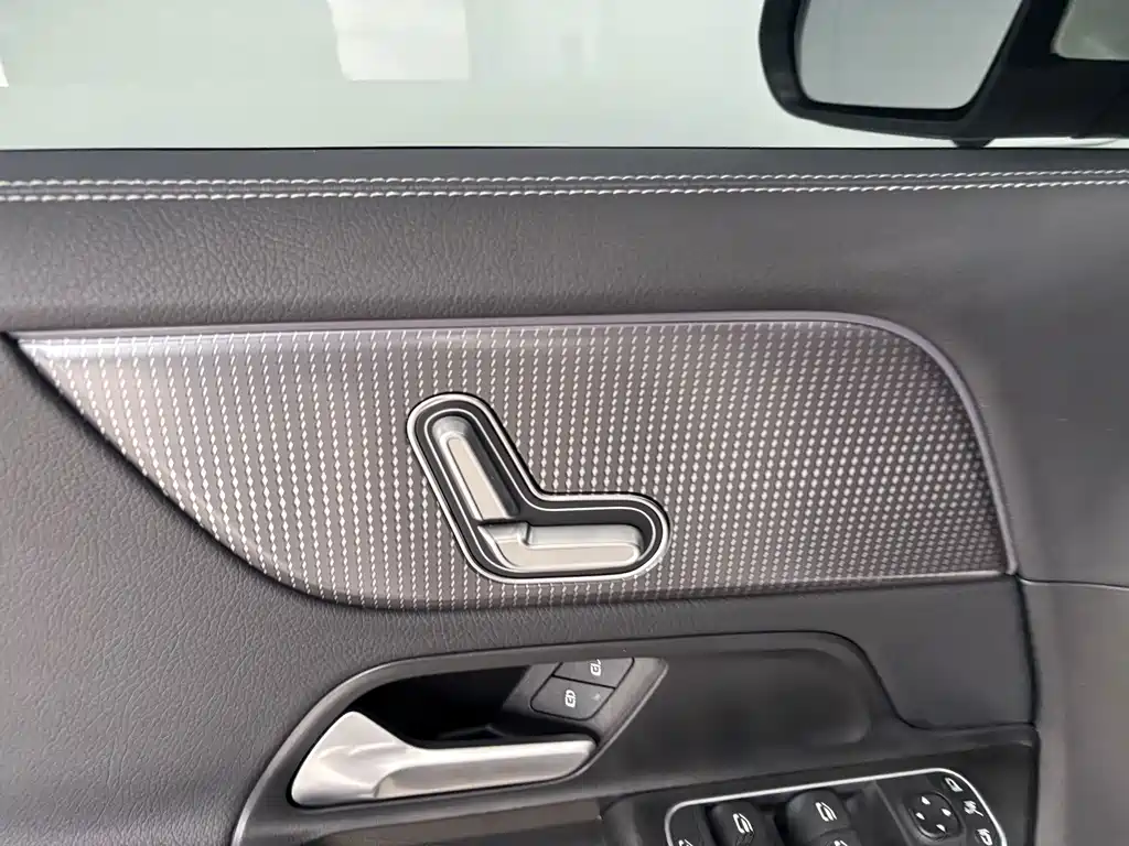 Mercedes-Benz GLA — миниатюра 8
