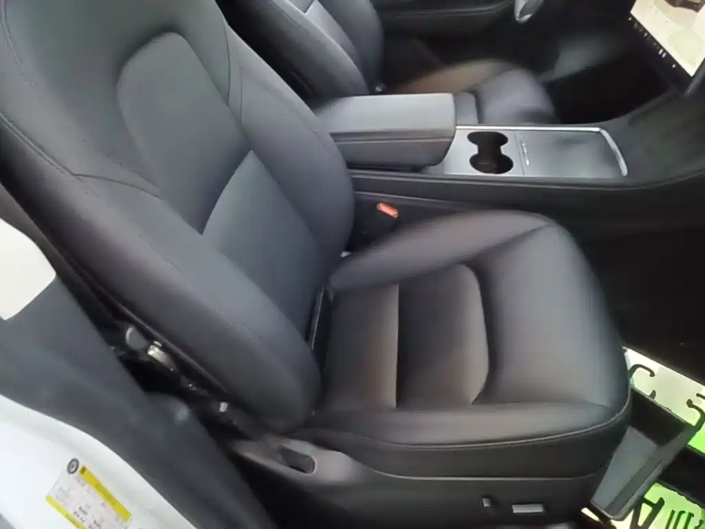 Tesla Model Y — миниатюра 25