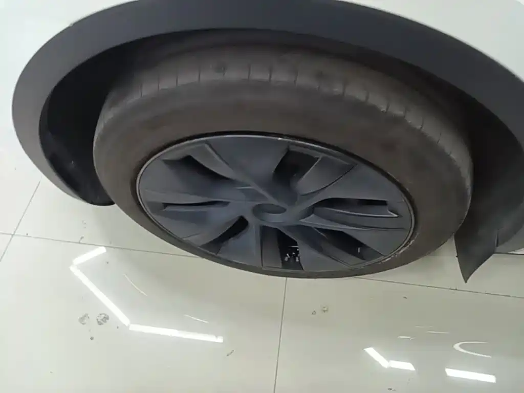Tesla Model Y — миниатюра 23
