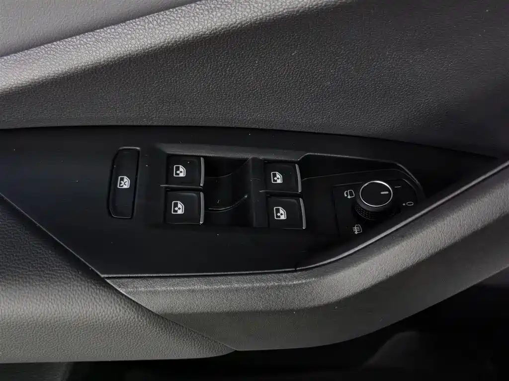 Volkswagen Sagitar 2024 300TSI DSG