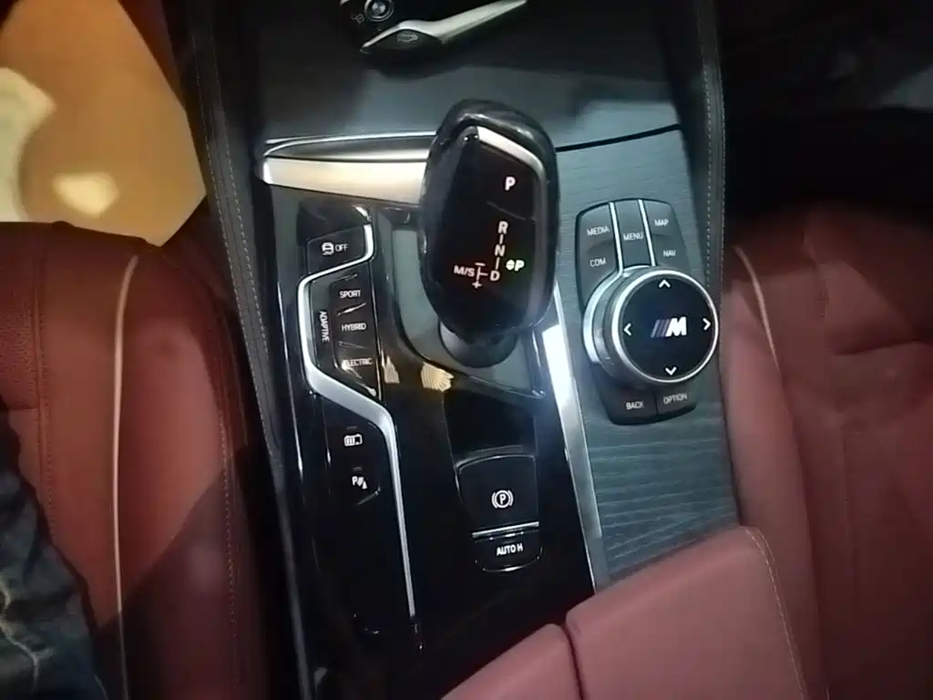 BMW 5 Series New Energy — миниатюра 14