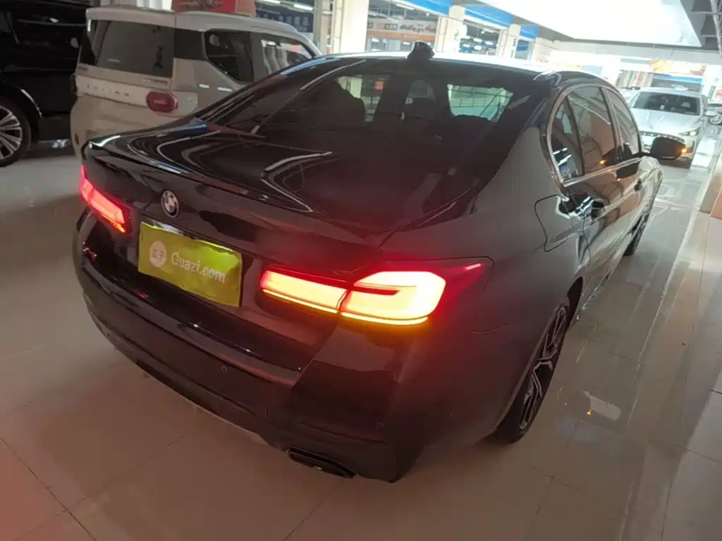 BMW 5 Series — миниатюра 7