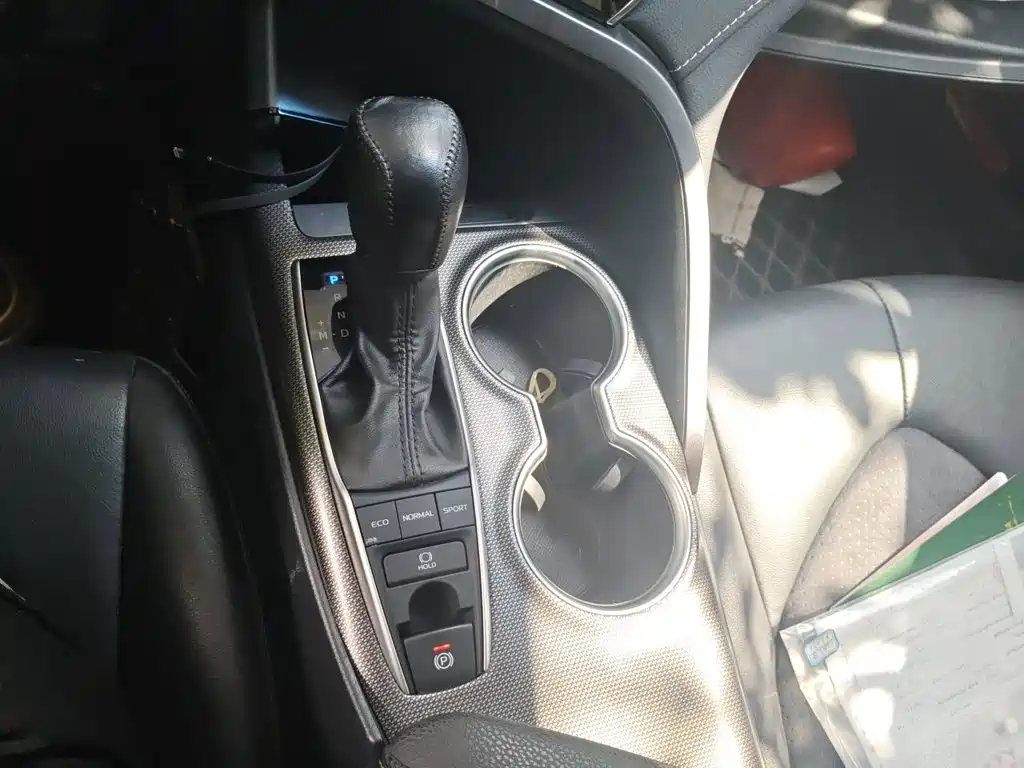 Toyota Camry — миниатюра 7