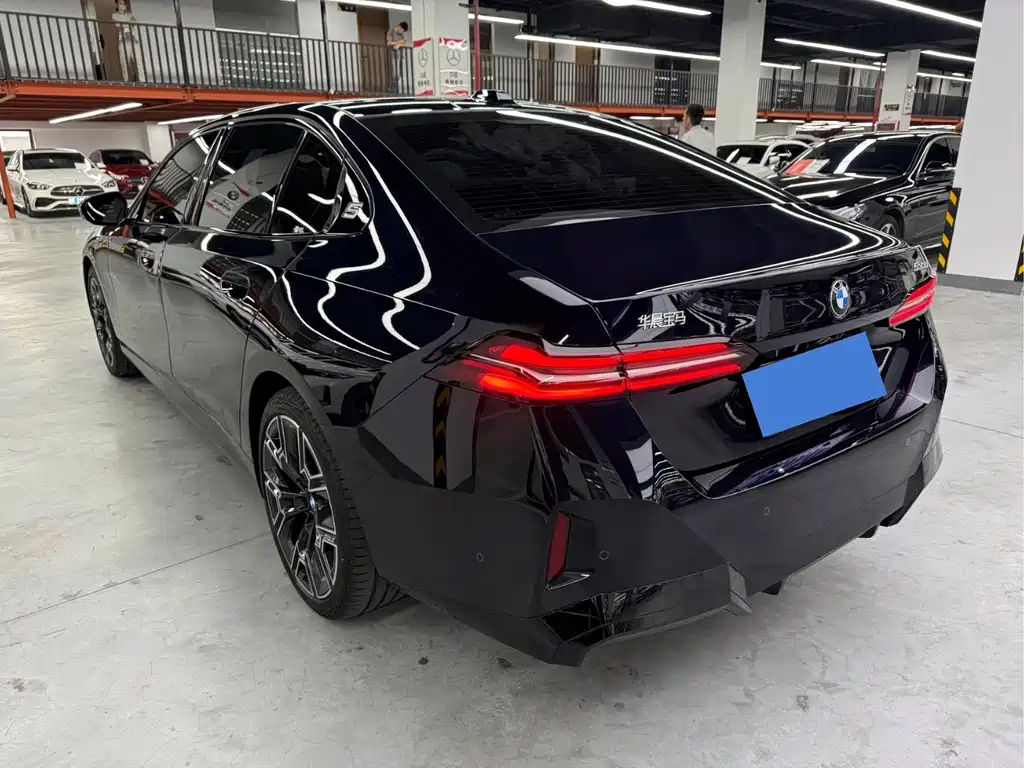 BMW 5 Series — миниатюра 20
