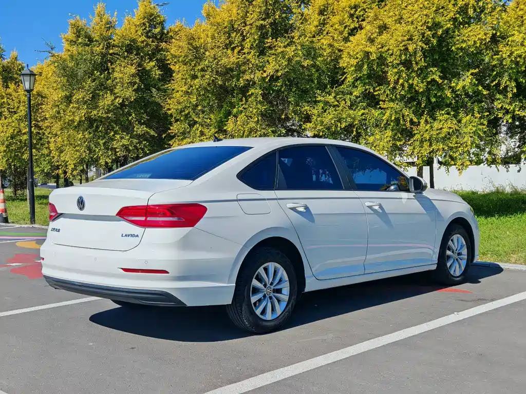 Volkswagen Lavida — миниатюра 6