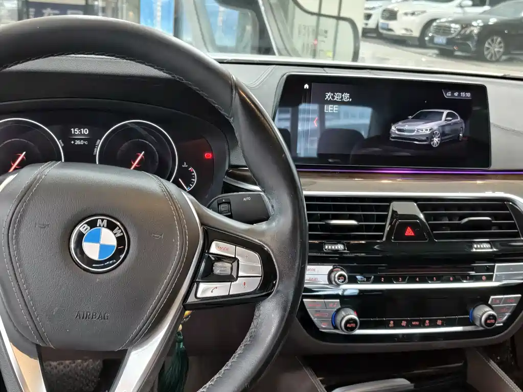 BMW 5 Series — миниатюра 5