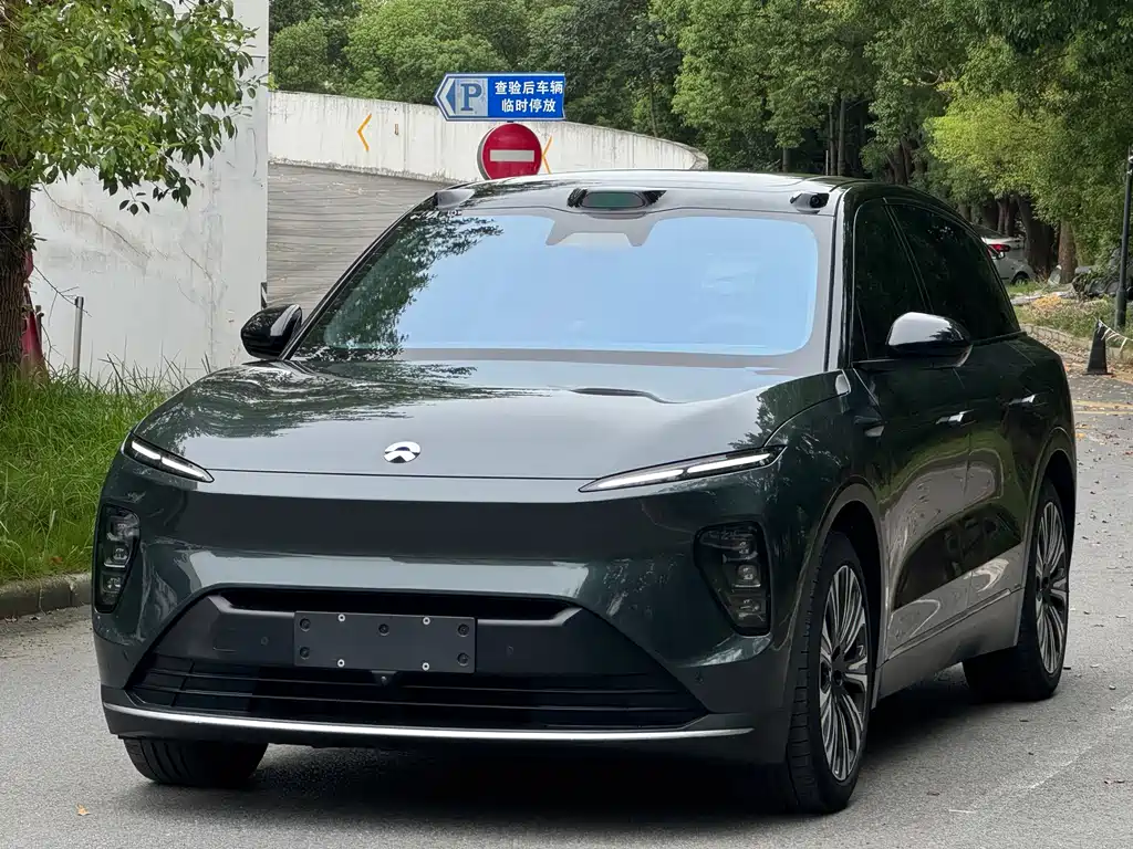 NIO ES8