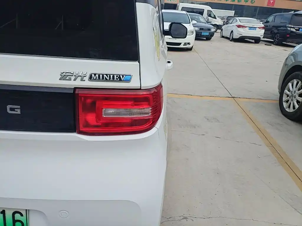 Wuling MINIEV — миниатюра 8