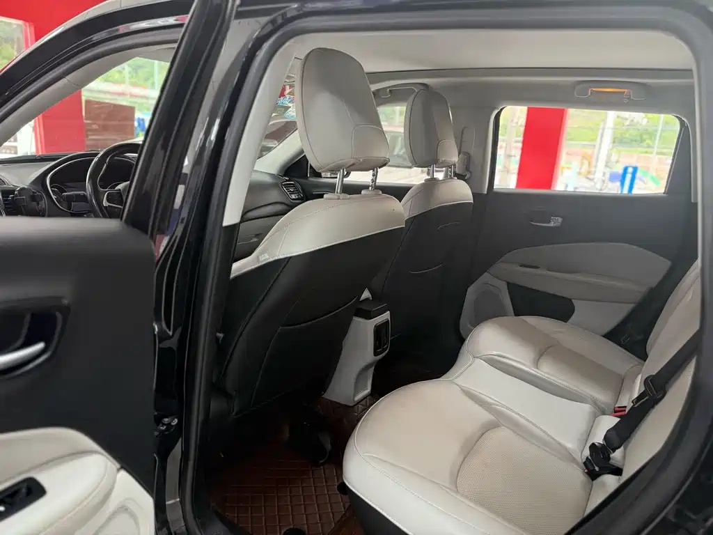 Jeep Compass — миниатюра 5