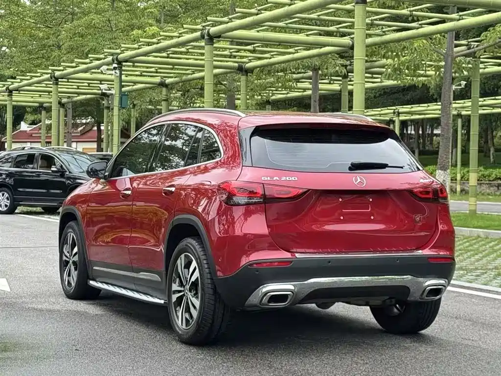 MERCEDES-BENZ GLA