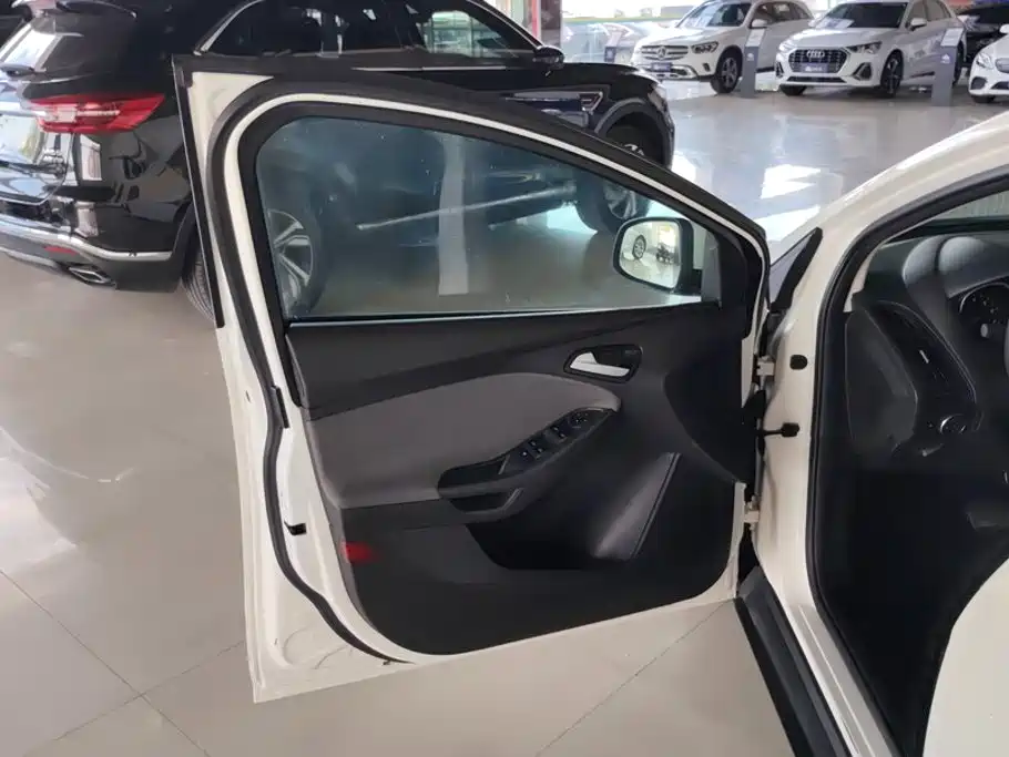 Ford Focus — миниатюра 7