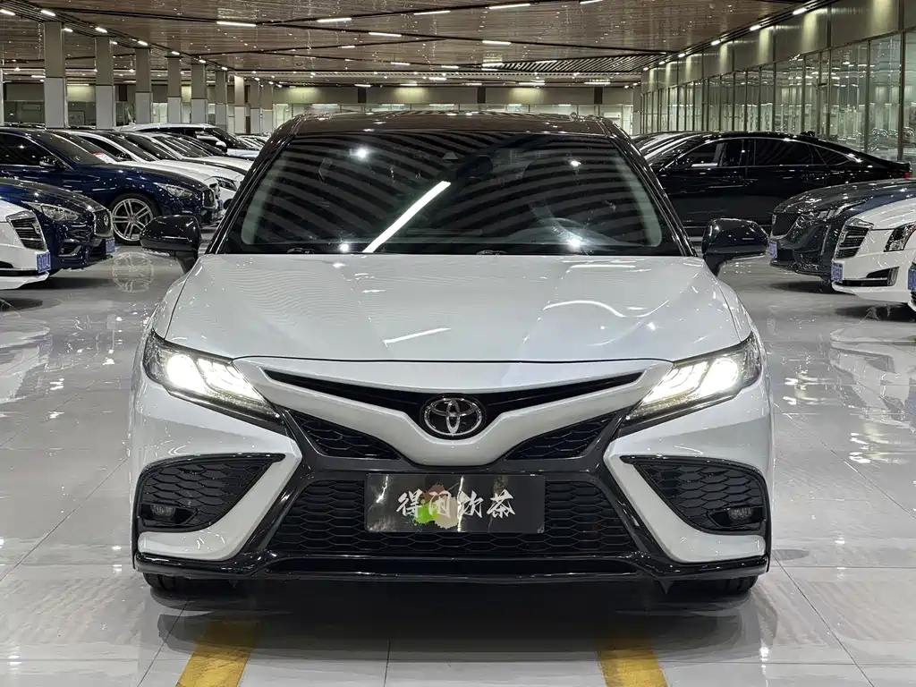 Toyota Camry — миниатюра 2