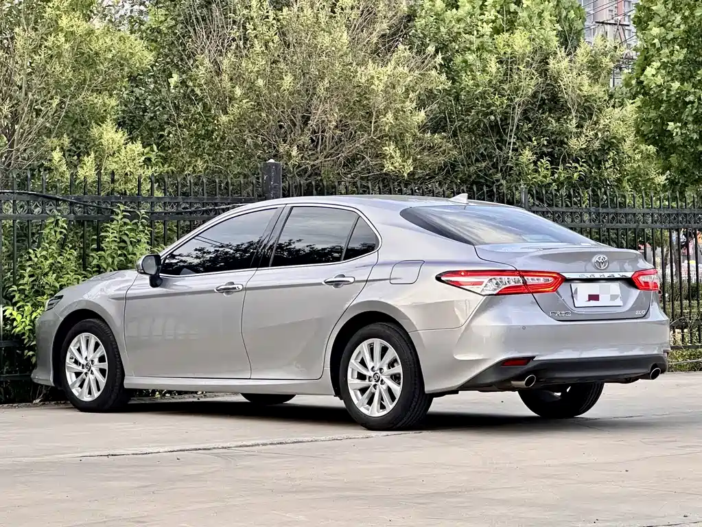 Toyota Camry — миниатюра 7
