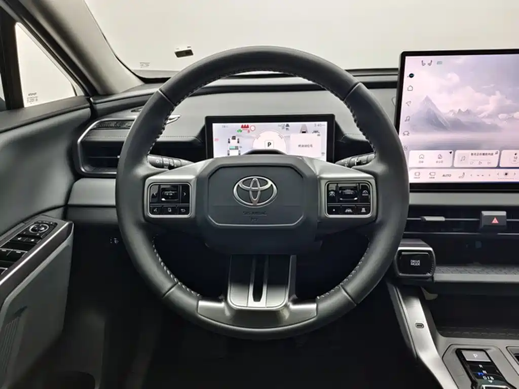 Toyota RAV4 — миниатюра 8