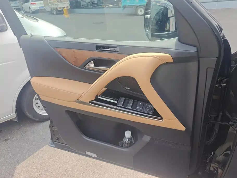Lexus LX — миниатюра 7
