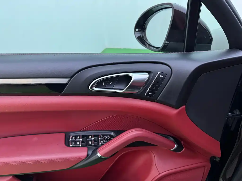 Porsche Cayenne — миниатюра 15