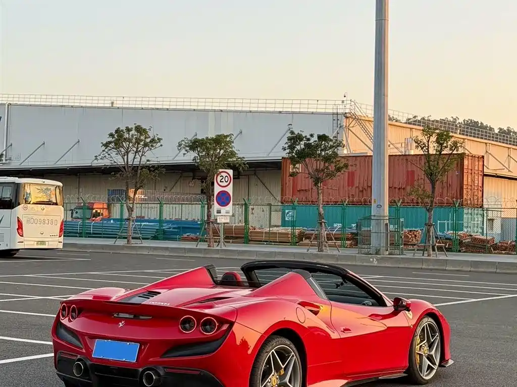 FERRARI F8