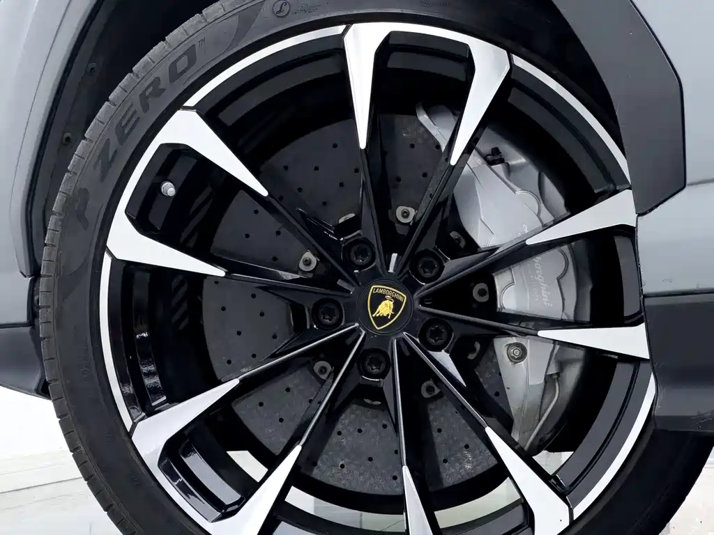 Lamborghini Urus — миниатюра 8