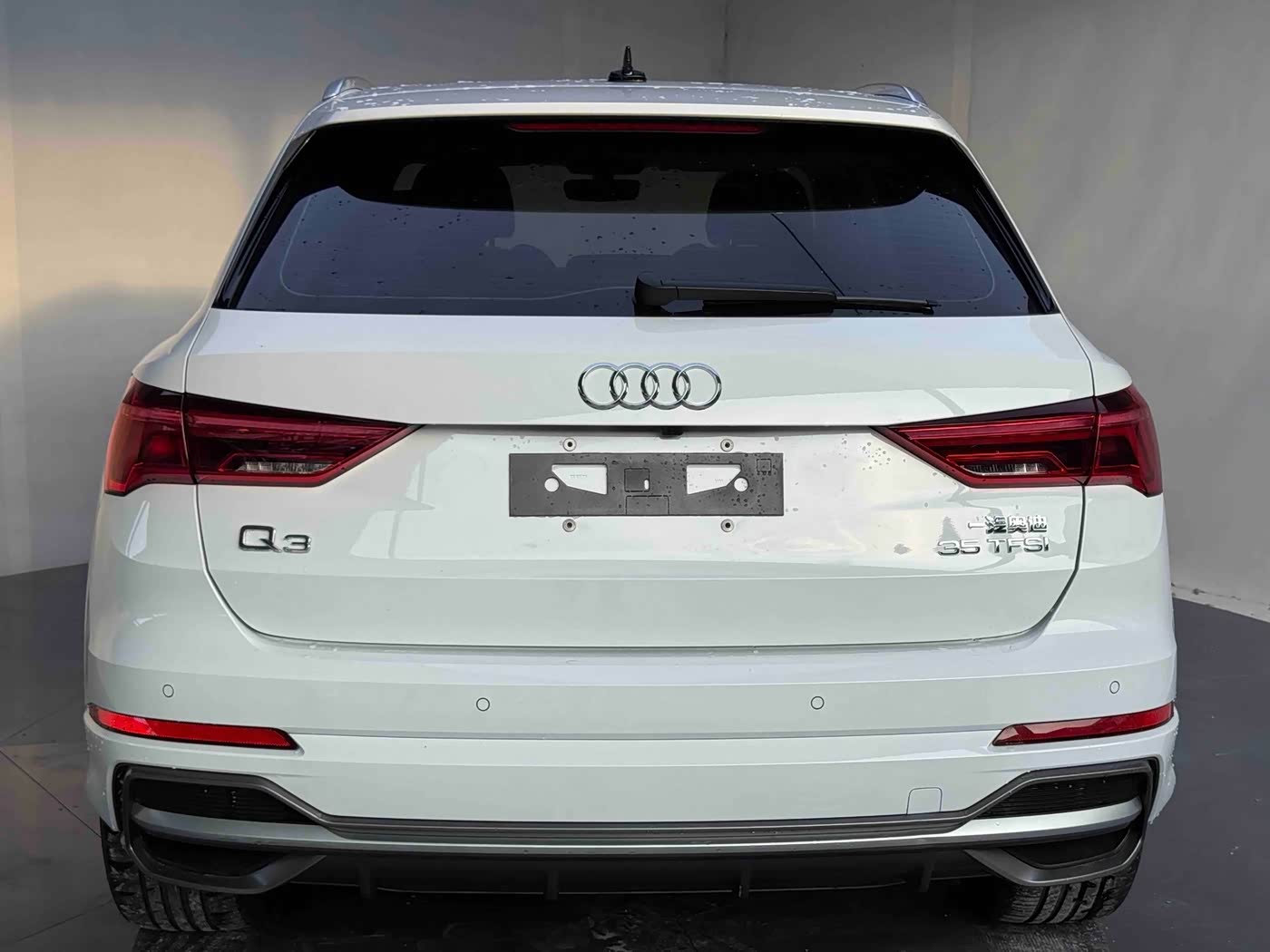 Audi Q3 1.4 л 2023 г. Белый, пробег 19300 км