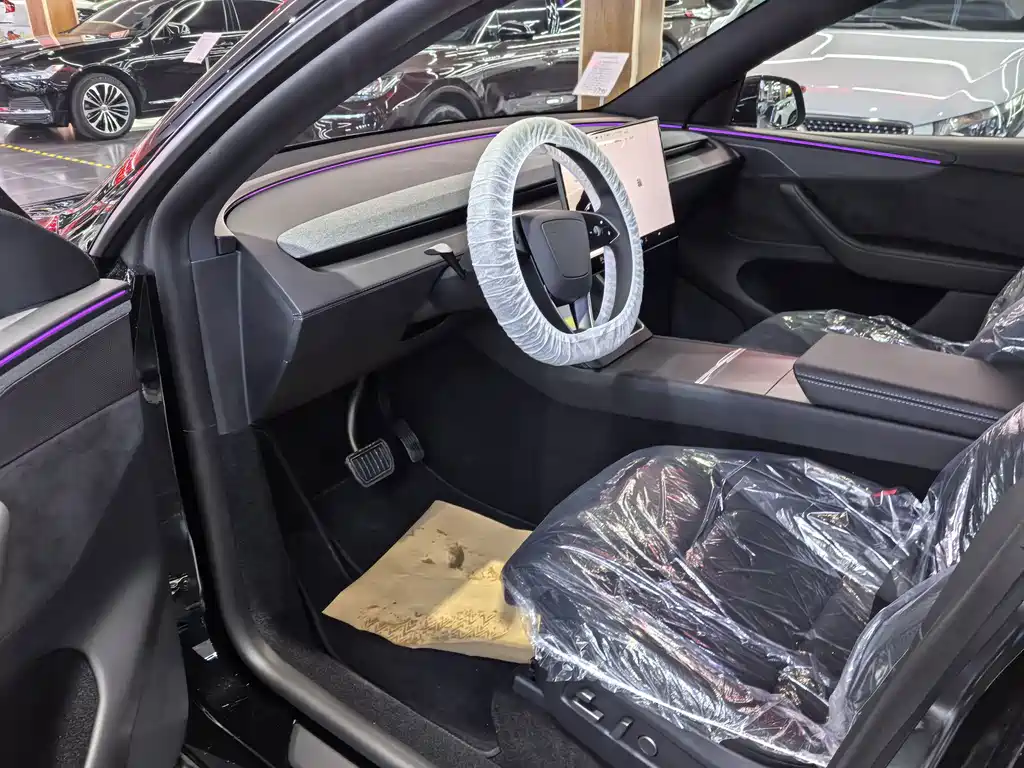 Tesla Model Y L — миниатюра 7