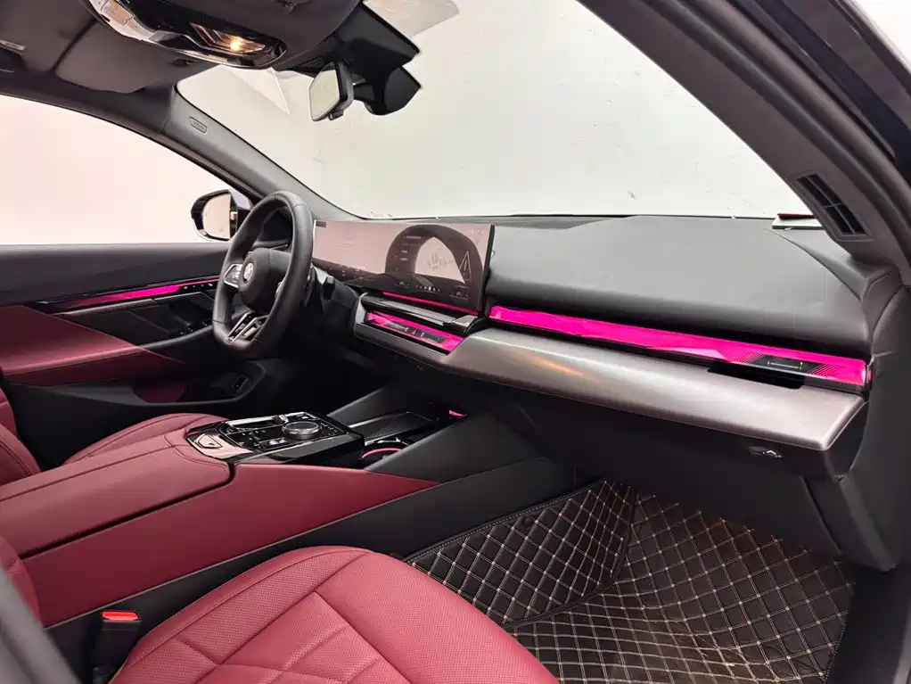 BMW 5 Series — миниатюра 11