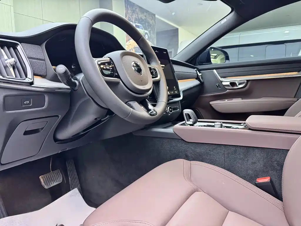 Volvo S90 — миниатюра 20