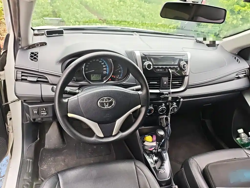 Toyota Yaris L — миниатюра 10