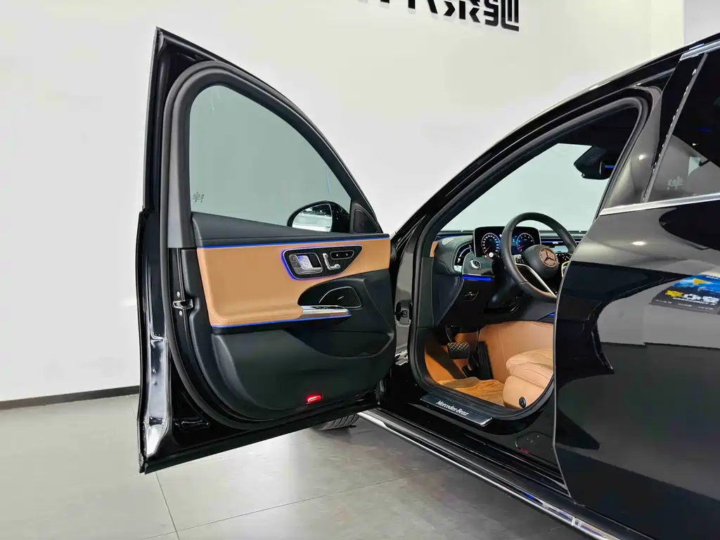 Mercedes-Benz E-Class — миниатюра 12