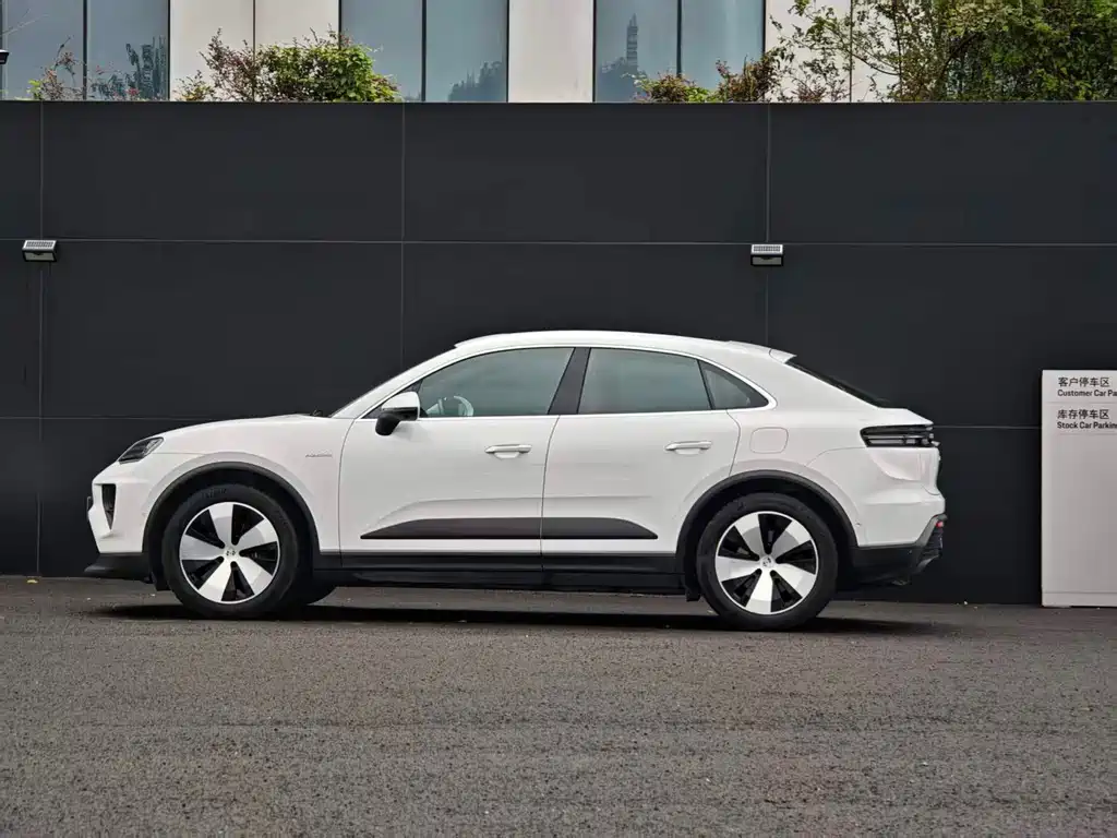 Porsche Macan EV — миниатюра 5