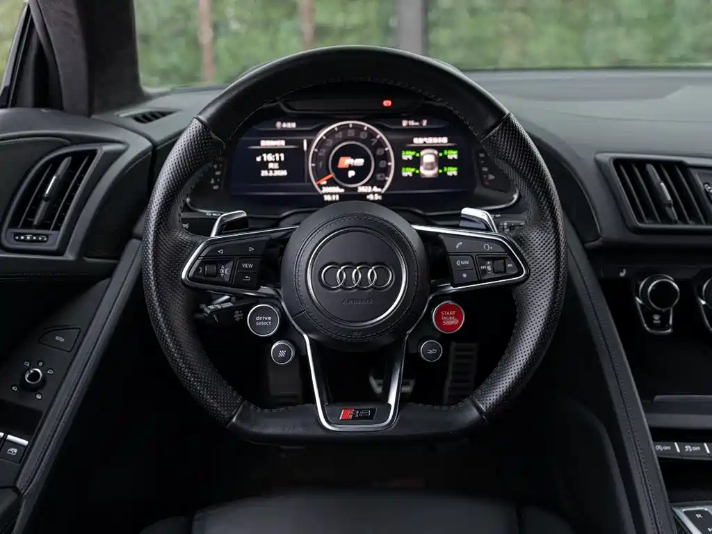 AUDI R8