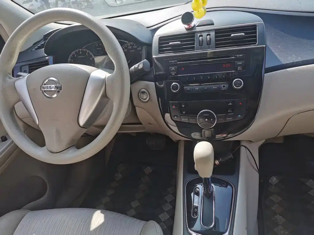 Nissan Tiida — миниатюра 12