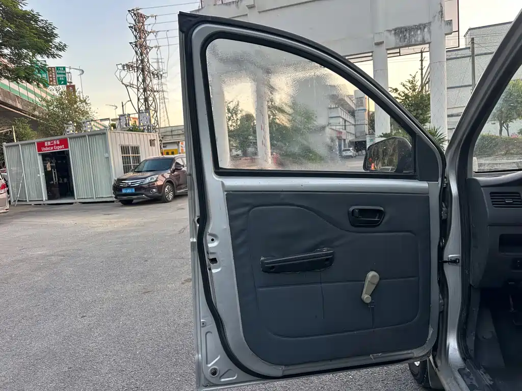 Wuling Rongguang V — миниатюра 9