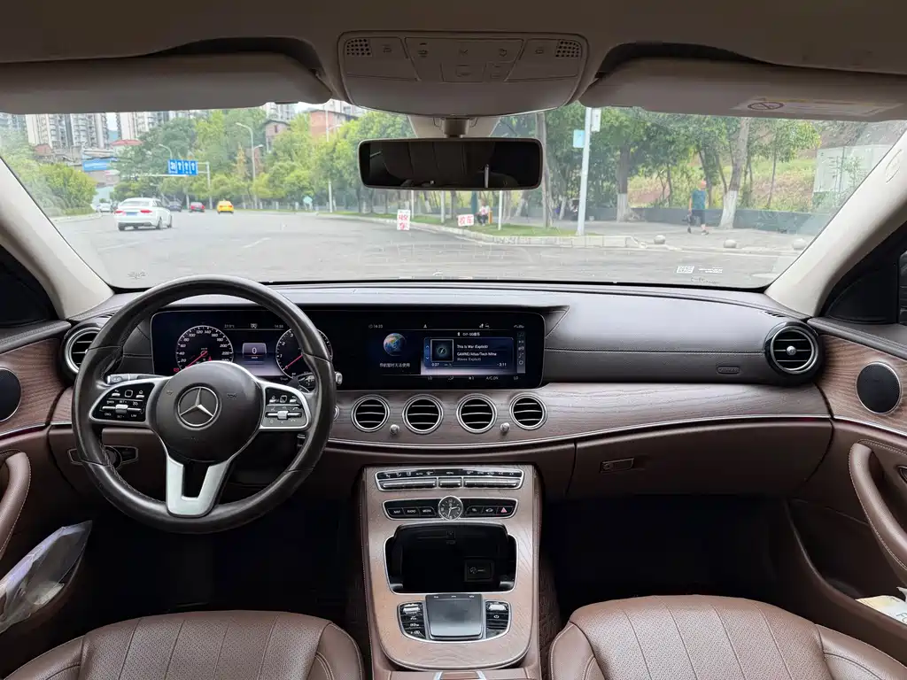 Mercedes-Benz E-Class — миниатюра 8