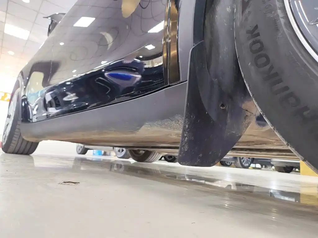 Tesla Model Y — миниатюра 21