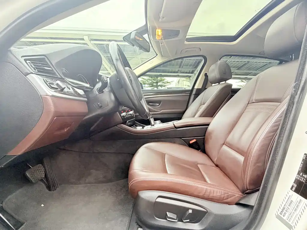 BMW 5 Series — миниатюра 11