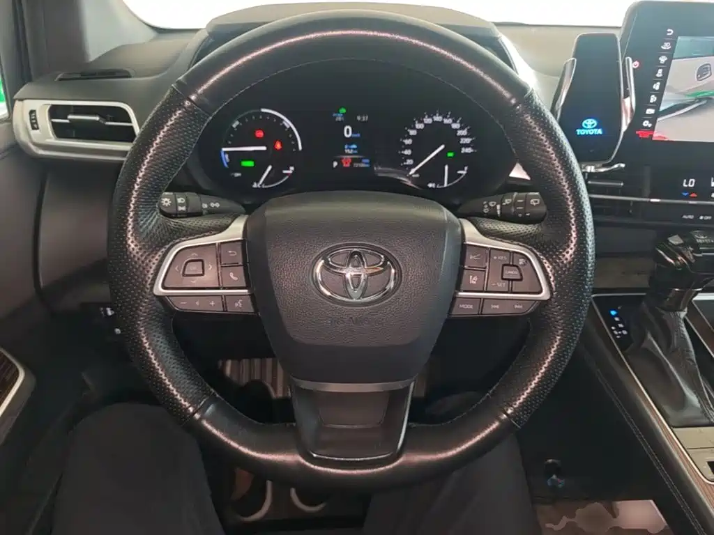 Toyota Granvia — миниатюра 11