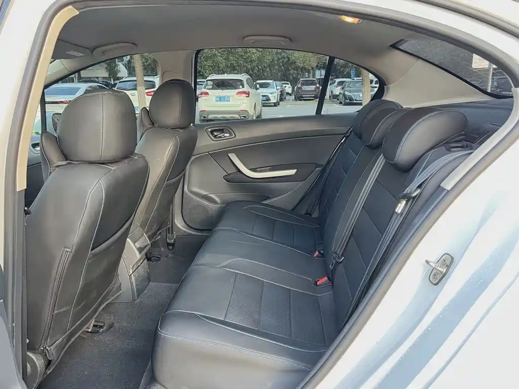 Peugeot 408 — миниатюра 5