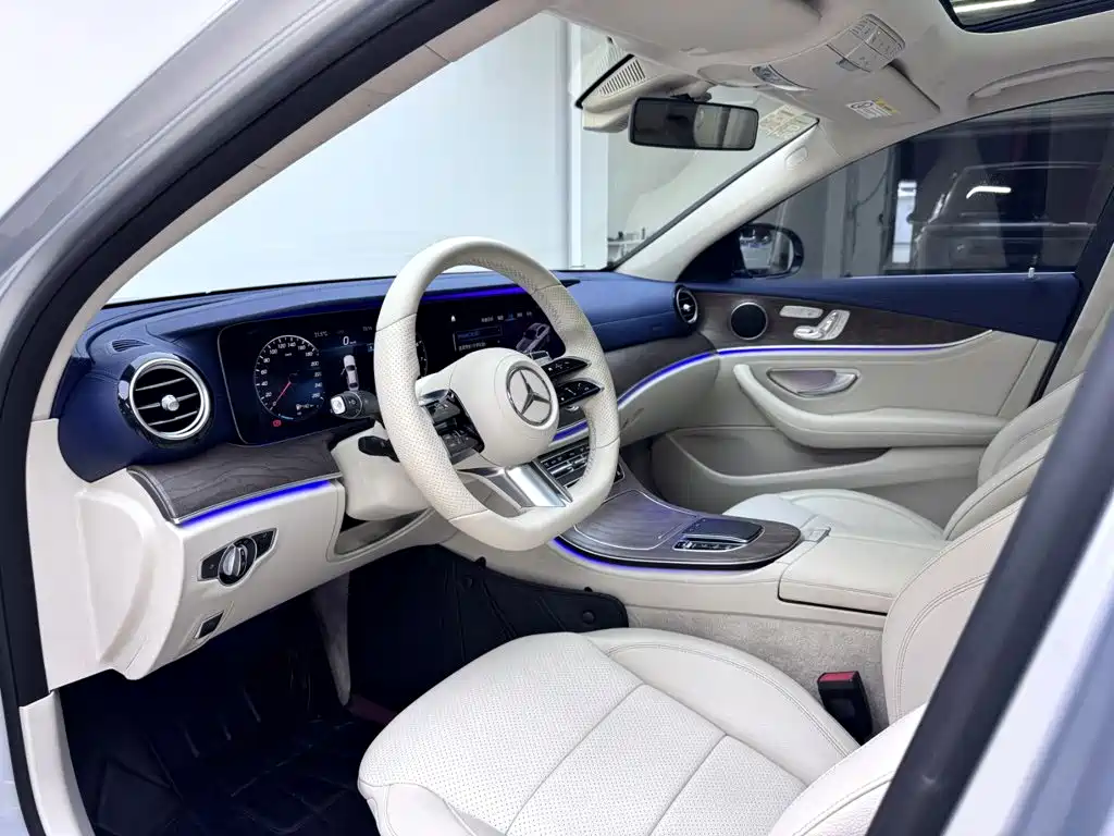 Mercedes-Benz E-Class — миниатюра 9
