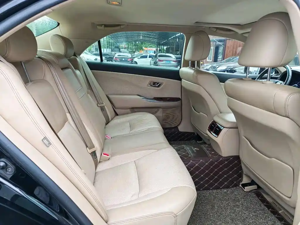 Toyota Crown — миниатюра 6