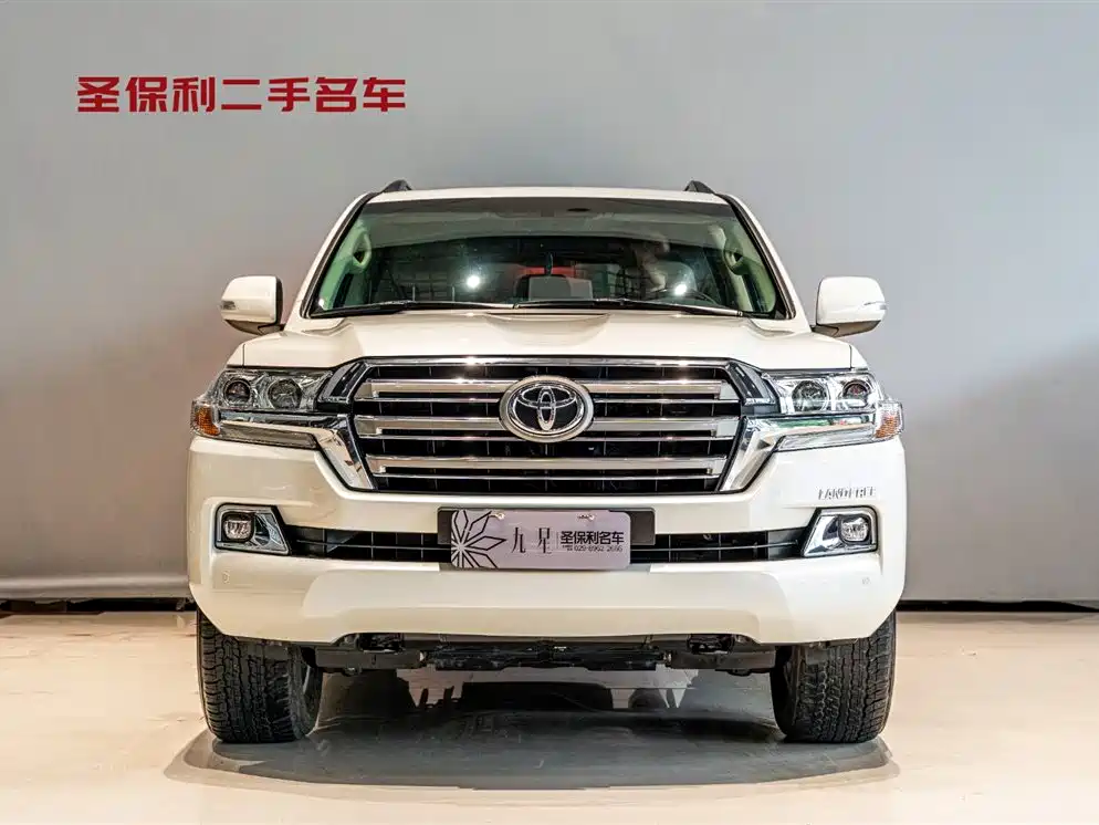 Toyota Land Cruiser 2017 5.7L AT