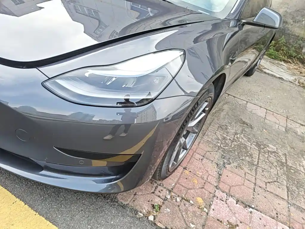 Tesla Model 3 — миниатюра 24