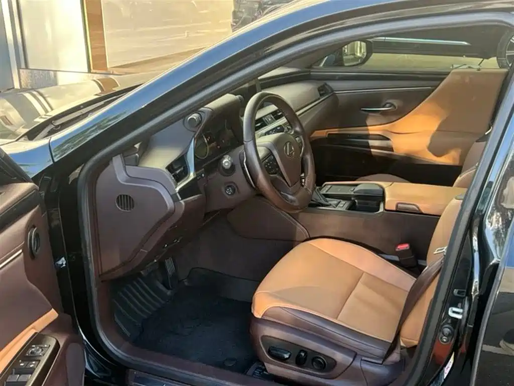 Lexus ES 2018 200 V