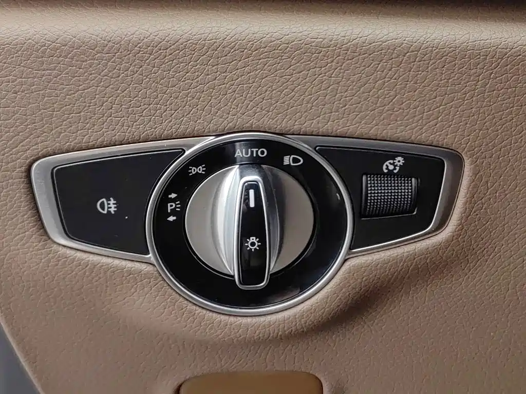 Mercedes-Benz E-Class — миниатюра 21