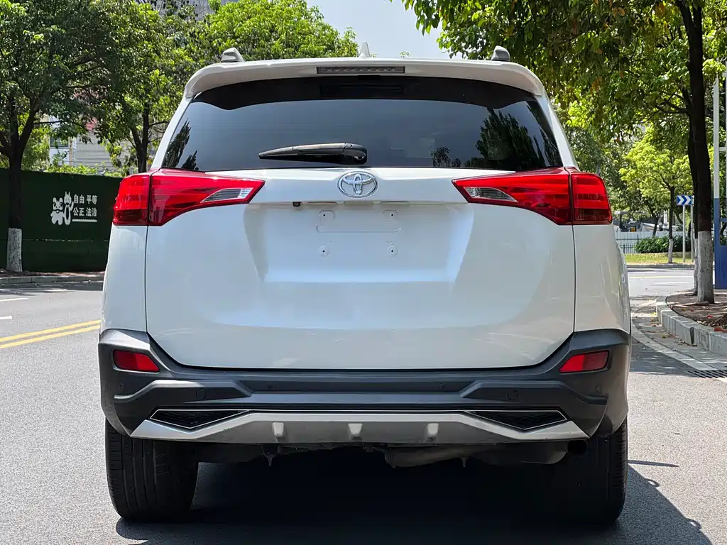 Toyota RAV4 — миниатюра 6