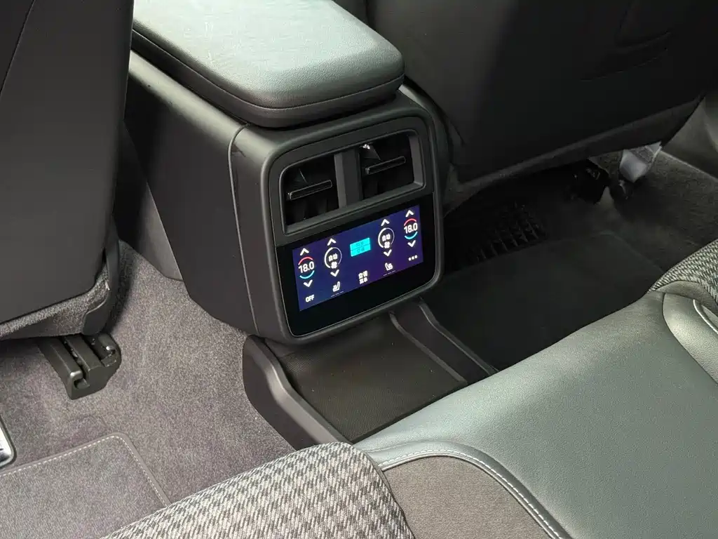 Porsche Taycan — миниатюра 15
